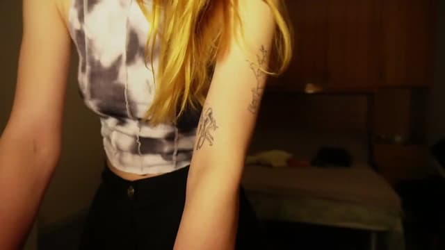 Gallery image thumbnail from Sia_A's myfreecams stream on, 07/16/2026, 23:07 image 17 of 20