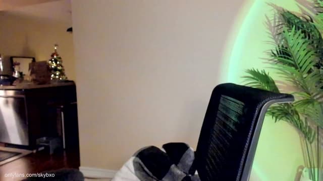 Gallery image thumbnail from SkyB_'s myfreecams stream on, 01/21/2023, 06:54 image 15 of 20