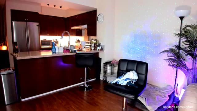 Gallery image thumbnail from SkyB_'s myfreecams stream on, 09/15/2023, 24:43 image 5 of 20
