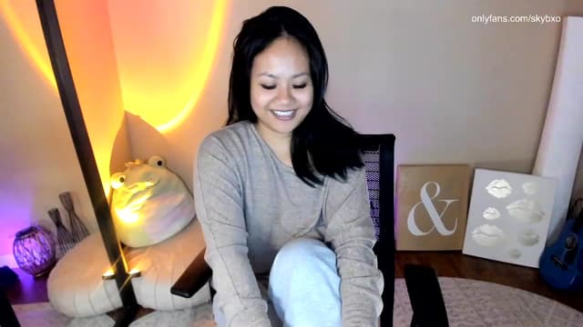 Gallery image thumbnail from SkyB_'s myfreecams stream on, 10/19/2023, 03:03 image 5 of 20