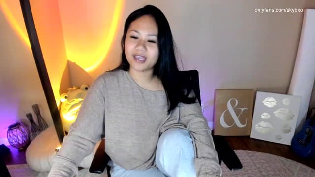 Gallery image thumbnail from SkyB_'s myfreecams stream on, 10/19/2023, 03:03 image 6 of 20