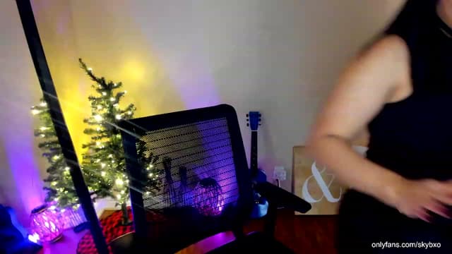 Gallery image thumbnail from SkyB_'s myfreecams stream on, 12/04/2023, 02:17 image 19 of 20