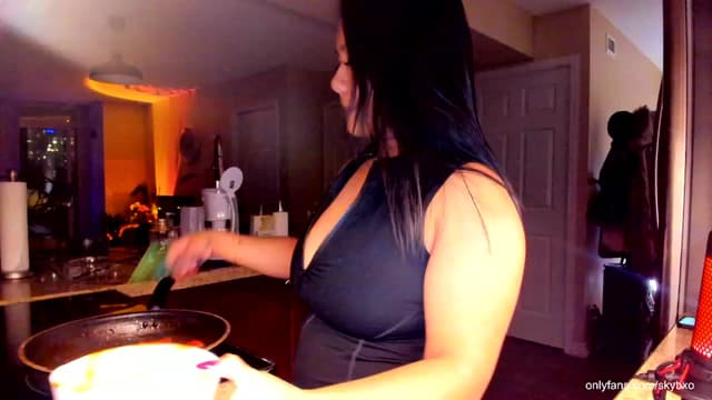 Gallery image thumbnail from SkyB_'s myfreecams stream on, 12/04/2023, 02:48 image 15 of 20