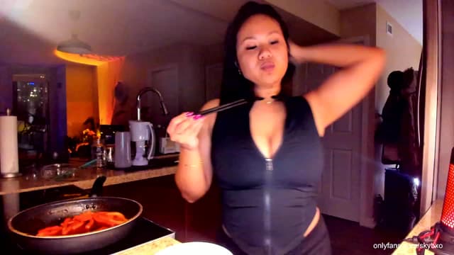 Gallery image thumbnail from SkyB_'s myfreecams stream on, 12/04/2023, 02:48 image 11 of 20