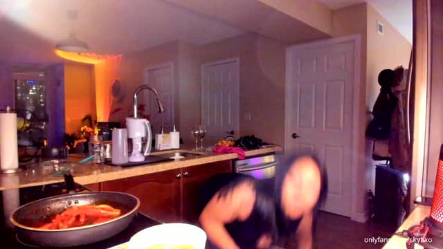 Gallery image thumbnail from SkyB_'s myfreecams stream on, 12/04/2023, 02:48 image 5 of 20