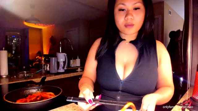 Gallery image thumbnail from SkyB_'s myfreecams stream on, 12/04/2023, 02:48 image 12 of 20