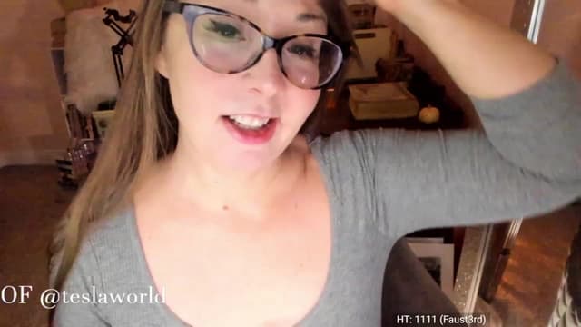 Gallery image thumbnail from Tesla's myfreecams stream on, 11/19/2022, 18:16 image 19 of 20