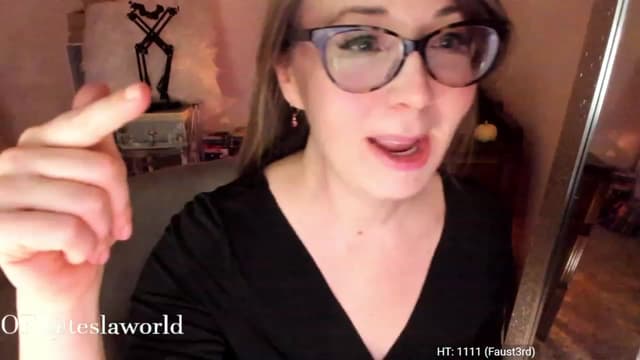 Gallery image thumbnail from Tesla's myfreecams stream on, 11/20/2022, 05:50 image 16 of 20