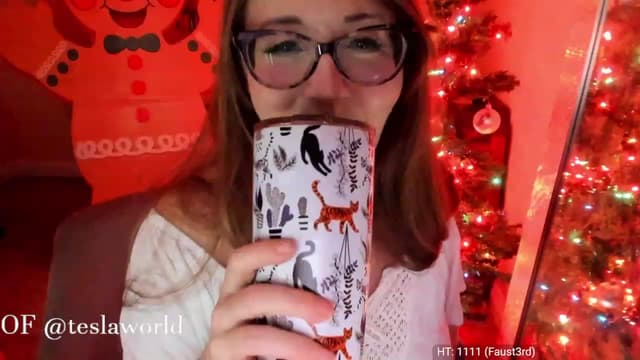 Gallery image thumbnail from Tesla's myfreecams stream on, 12/23/2022, 06:17 image 5 of 20