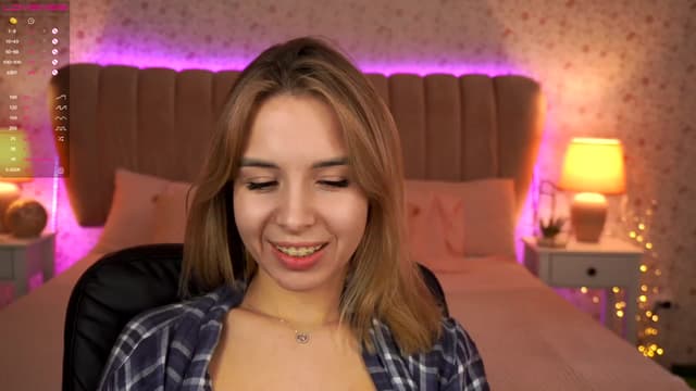 Gallery image thumbnail from Tilli's myfreecams stream on, 12/18/2023, 10:38 image 11 of 20