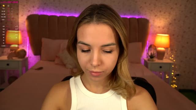 Gallery image thumbnail from Tilli's myfreecams stream on, 12/21/2023, 10:25 image 3 of 20