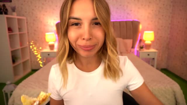 Gallery image thumbnail from Tilli's myfreecams stream on, 03/12/2024, 11:16 image 2 of 20
