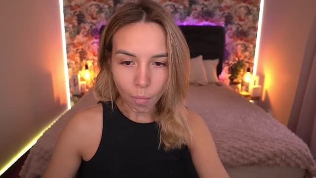 Gallery image thumbnail from Tilli's myfreecams stream on, 03/25/2024, 10:38 image 2 of 20