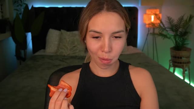 Gallery image thumbnail from Tilli's myfreecams stream on, 04/08/2024, 14:20 image 8 of 20