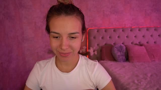 Gallery image thumbnail from Tilli's myfreecams stream on, 05/08/2024, 08:46 image 17 of 20