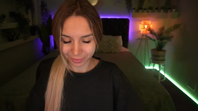 Gallery image thumbnail from Tilli's myfreecams stream on, 05/18/2024, 07:07 image 2 of 20
