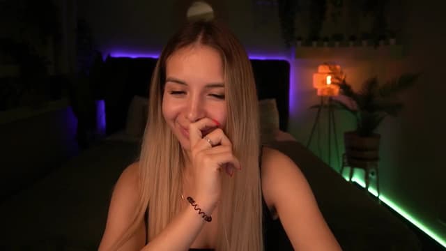 Gallery image thumbnail from Tilli's myfreecams stream on, 05/29/2024, 10:25 image 10 of 20