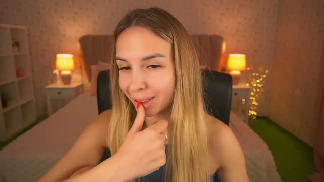 Gallery image thumbnail from Tilli's myfreecams stream on, 05/30/2024, 08:23 image 15 of 20