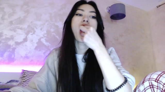 Gallery image thumbnail from Vikki's myfreecams stream on, 11/25/2023, 01:03 image 1 of 20