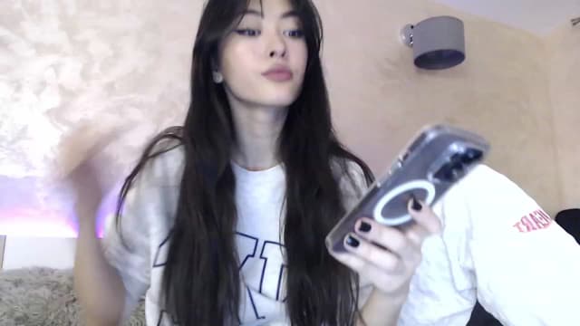 Gallery image thumbnail from Vikki's myfreecams stream on, 11/27/2023, 23:41 image 17 of 20
