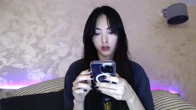 Gallery image thumbnail from Vikki's myfreecams stream on, 12/10/2023, 24:01 image 17 of 20