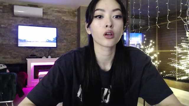 Gallery image thumbnail from Vikki's myfreecams stream on, 01/10/2024, 23:32 image 18 of 20