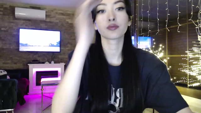 Gallery image thumbnail from Vikki's myfreecams stream on, 01/10/2024, 23:32 image 1 of 20