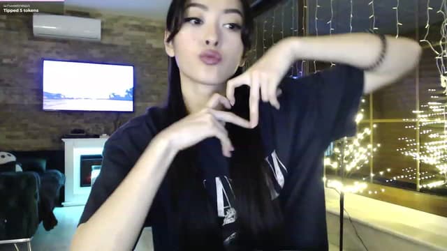 Gallery image thumbnail from Vikki's myfreecams stream on, 01/10/2024, 23:32 image 10 of 20