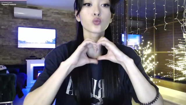 Gallery image thumbnail from Vikki's myfreecams stream on, 01/10/2024, 23:32 image 5 of 20