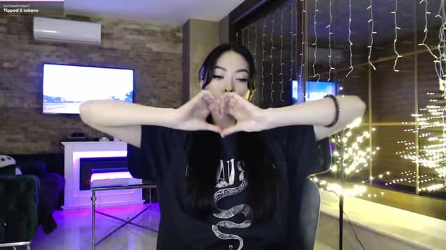 Gallery image thumbnail from Vikki's myfreecams stream on, 01/10/2024, 23:32 image 3 of 20