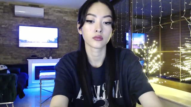 Gallery image thumbnail from Vikki's myfreecams stream on, 01/10/2024, 23:32 image 19 of 20