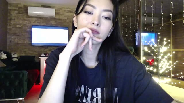 Gallery image thumbnail from Vikki's myfreecams stream on, 01/17/2024, 24:52 image 10 of 20