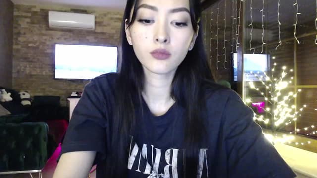 Gallery image thumbnail from Vikki's myfreecams stream on, 01/17/2024, 24:52 image 3 of 20