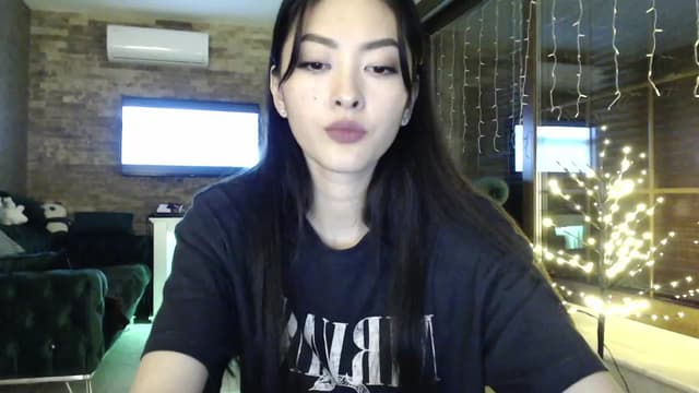 Gallery image thumbnail from Vikki's myfreecams stream on, 01/17/2024, 24:52 image 16 of 20