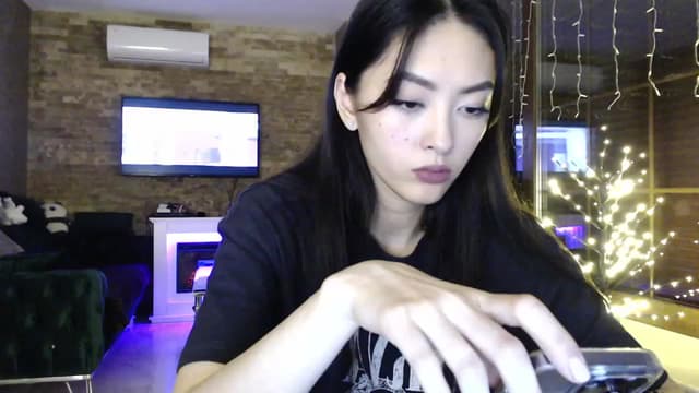 Gallery image thumbnail from Vikki's myfreecams stream on, 01/17/2024, 24:52 image 18 of 20