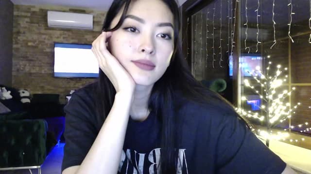 Gallery image thumbnail from Vikki's myfreecams stream on, 01/17/2024, 24:52 image 11 of 20