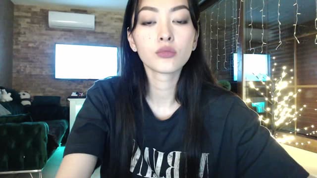 Gallery image thumbnail from Vikki's myfreecams stream on, 01/17/2024, 24:52 image 5 of 20