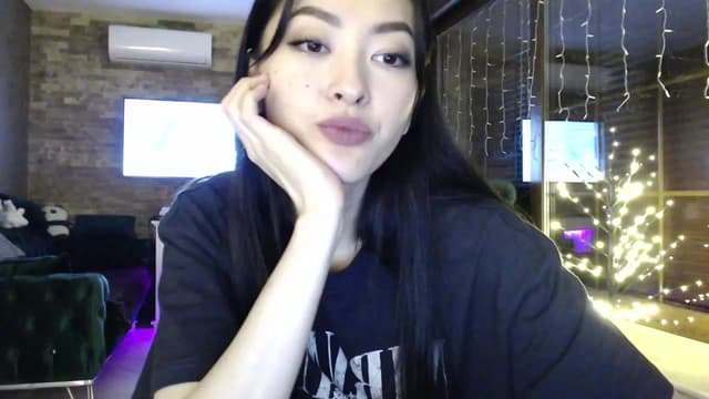 Gallery image thumbnail from Vikki's myfreecams stream on, 01/17/2024, 24:52 image 7 of 20