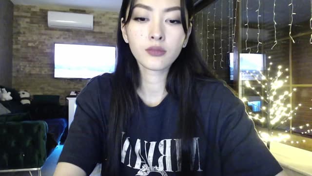 Gallery image thumbnail from Vikki's myfreecams stream on, 01/17/2024, 24:52 image 1 of 20