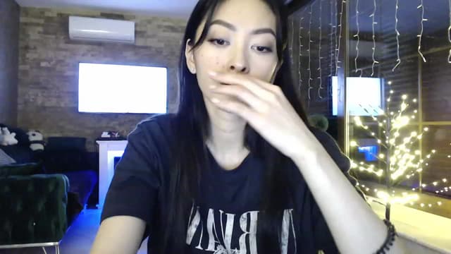 Gallery image thumbnail from Vikki's myfreecams stream on, 01/17/2024, 24:52 image 4 of 20