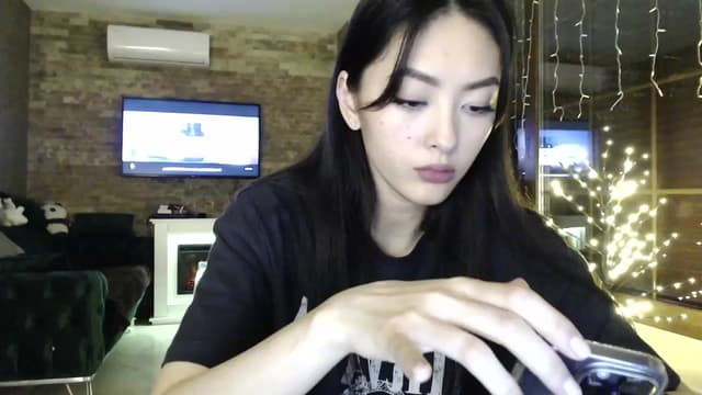 Gallery image thumbnail from Vikki's myfreecams stream on, 01/17/2024, 24:52 image 20 of 20