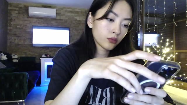 Gallery image thumbnail from Vikki's myfreecams stream on, 01/17/2024, 24:52 image 15 of 20