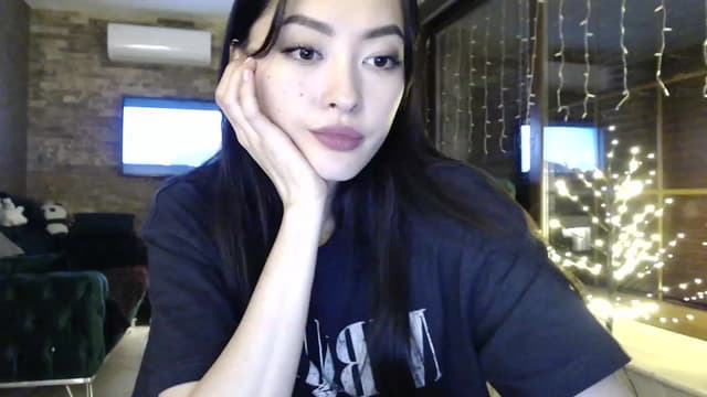 Gallery image thumbnail from Vikki's myfreecams stream on, 01/17/2024, 24:52 image 13 of 20