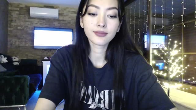 Gallery image thumbnail from Vikki's myfreecams stream on, 01/17/2024, 24:52 image 8 of 20