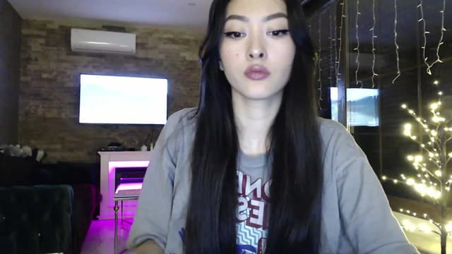 Gallery image thumbnail from Vikki's myfreecams stream on, 02/01/2024, 24:39 image 1 of 20