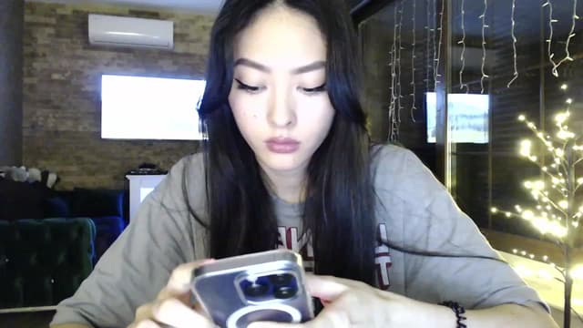 Gallery image thumbnail from Vikki's myfreecams stream on, 02/01/2024, 24:39 image 14 of 20