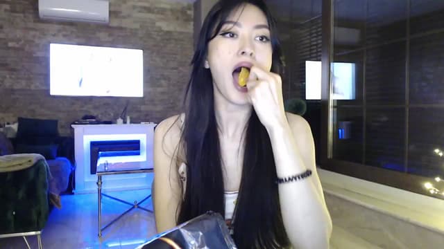 Gallery image thumbnail from Vikki's myfreecams stream on, 02/10/2024, 01:55 image 19 of 20