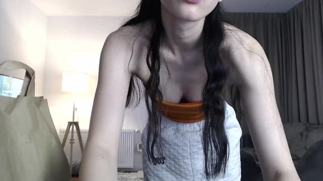 Gallery image thumbnail from Vikki's myfreecams stream on, 04/10/2024, 18:18 image 18 of 20