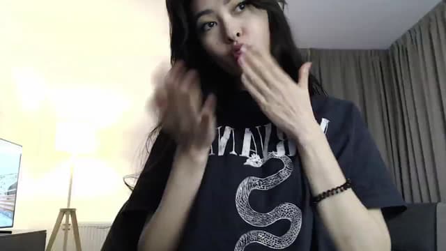 Gallery image thumbnail from Vikki's myfreecams stream on, 04/24/2024, 18:53 image 10 of 20
