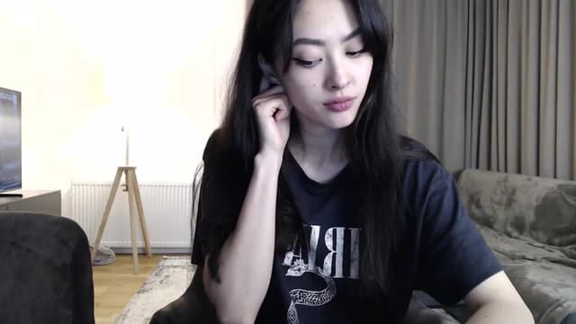 Gallery image thumbnail from Vikki's myfreecams stream on, 04/29/2024, 21:25 image 2 of 20